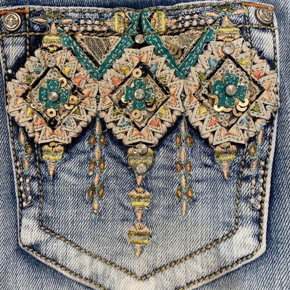 Beautifully embellished Grace easy fit jean shorts size 29